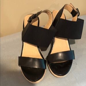 Nine West Black and Tan Women's Sandals